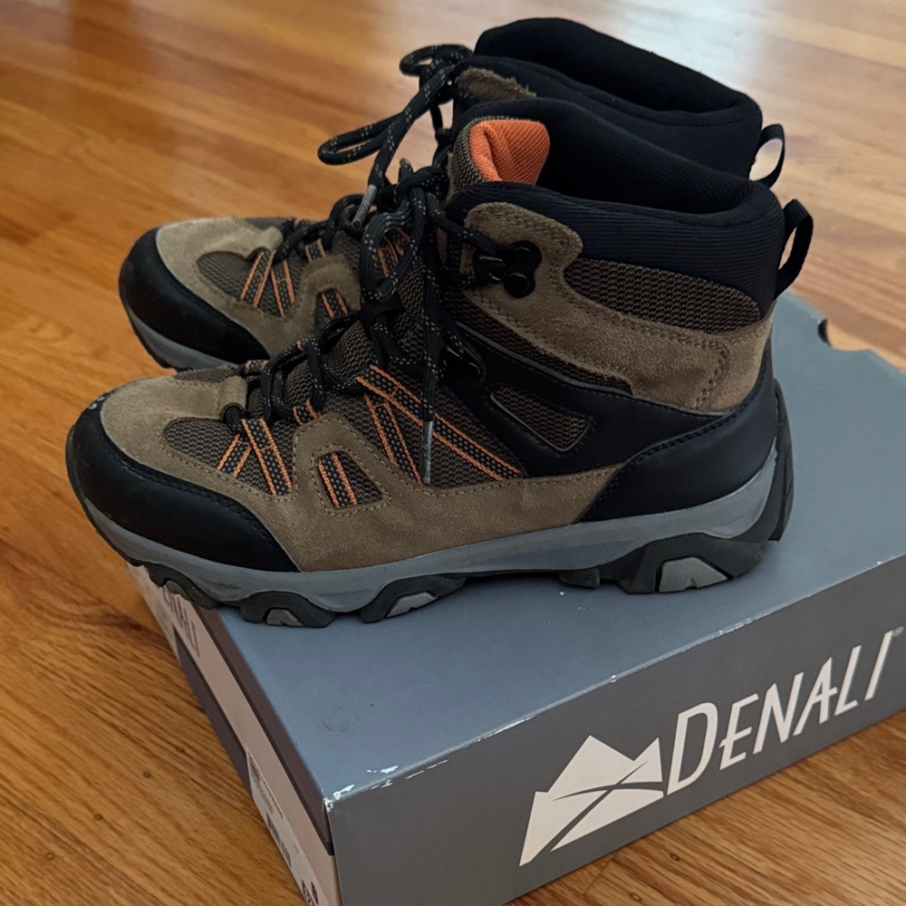 Boys Denali Hiking Boots - Black and Tan